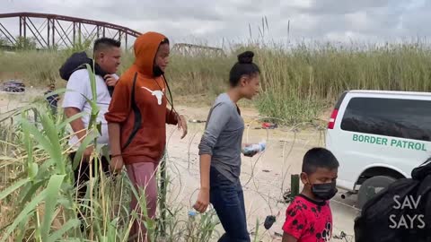 BREAKING : BORDER CRISIS Watch As Illegals Pour Across The Texas Border