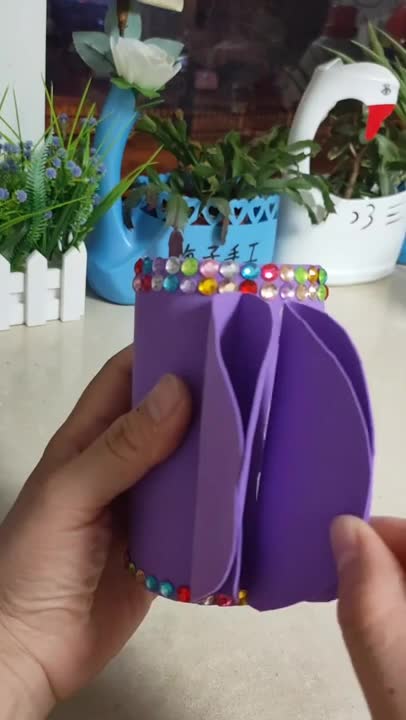 Creative Flower Pot Ideas From Discarded Plastic Bottles 2