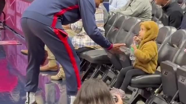 When Jose Alvarado’s daughter sits courtside, she gets all the high-fives