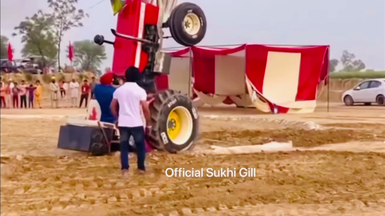 Punjabi singer SIDHU MOOSEWALA performing a stunt with tractor amazing video 😱😱
