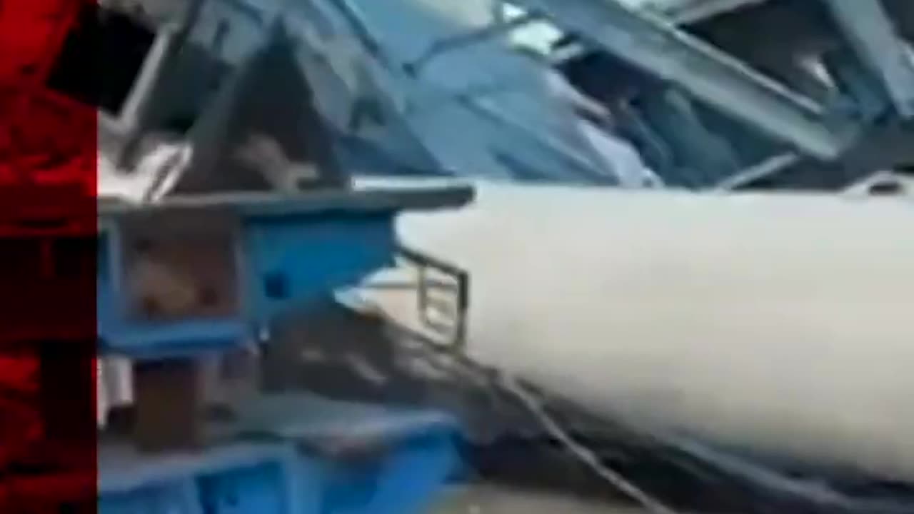 huge construction girder falls on a Bangkok road killing at least one person #trending