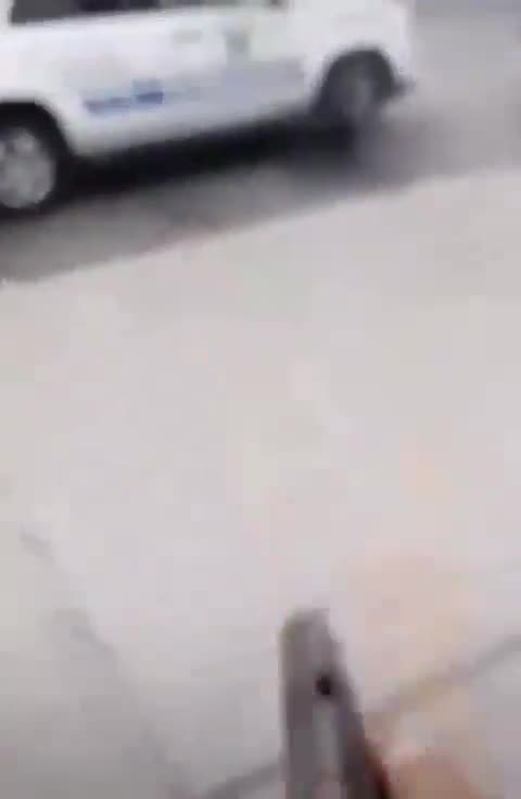 🚨WATCH: Gunmen in Ecuador shooting at police vehicles