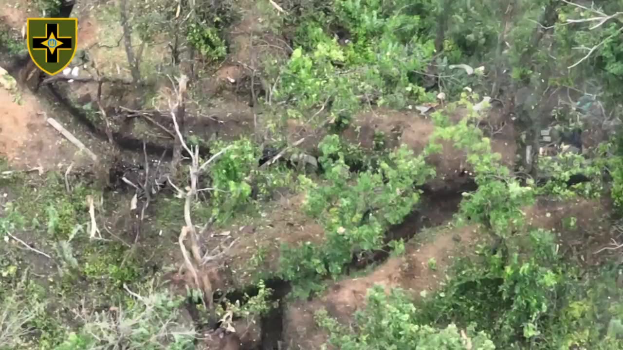 Shell Lands Directly into Russian Trenches