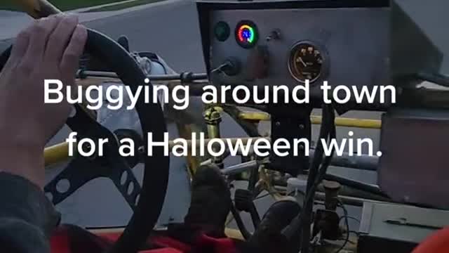 Buggying around town for a Halloween win.甲