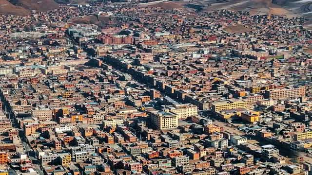 This is Litang County on the 318 Sichuan Tibet Line, the hometown of Netizen Ding Zhen