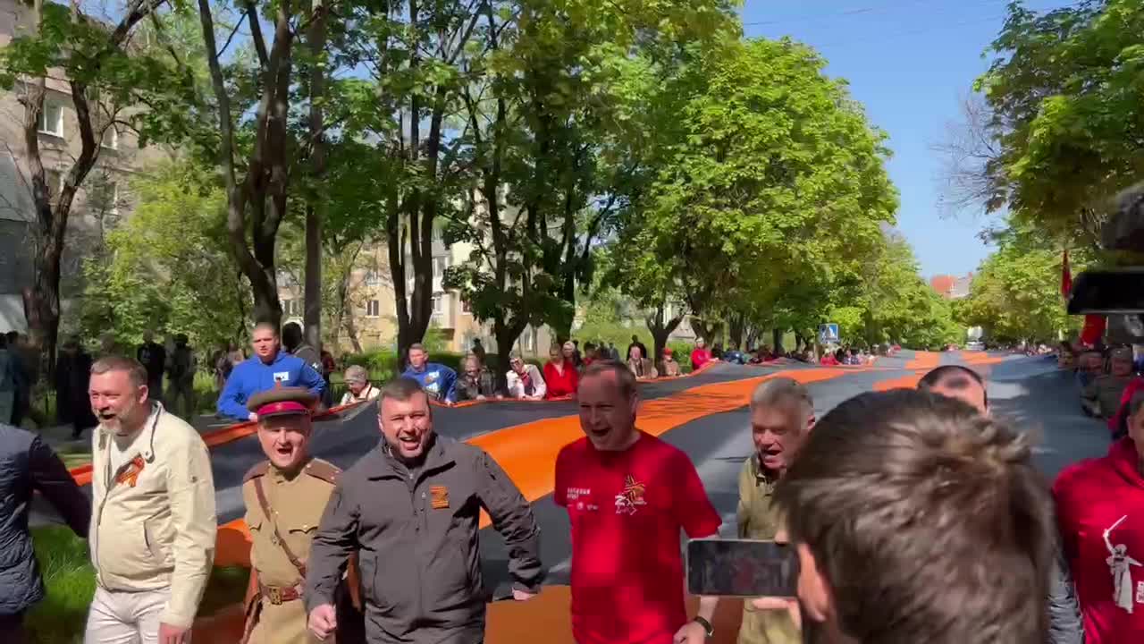 Mariupol,Ukraine today, carrying 300m long ribbon of St George