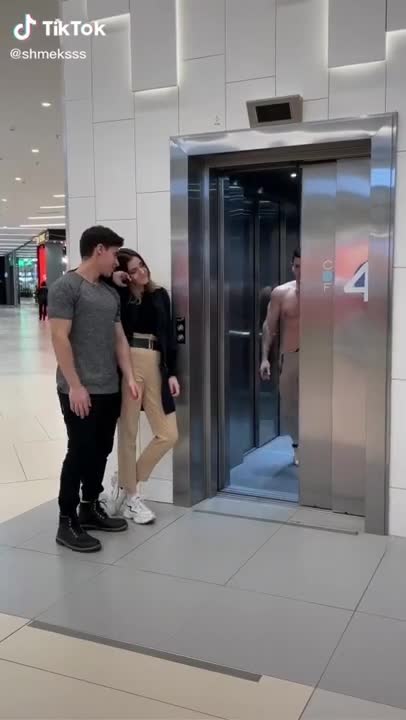 #Shmeksss SHMEKSSS Pranks | New and Latest Pranks | Hot Body Builder Viral and Funny Videos