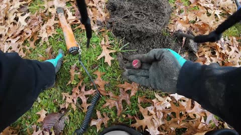 Metal Detecting Adventure in Rough Neighborhood