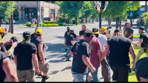 Clear Feds that have been pictured extensively across American patriot demos dressed like antifa...