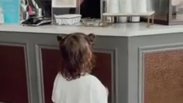 Independent Kid Orders Muffin And Pays For It Herself