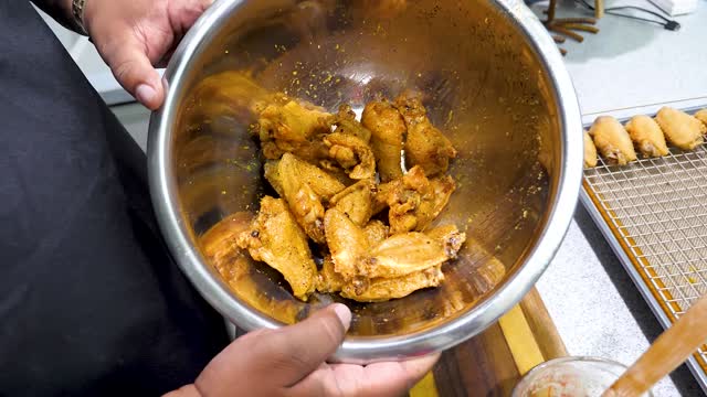 THE BEST AND EASIEST LEMON PEPPER WINGS