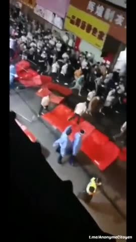 Chinese Protestors Revolt Against Lockdown in the Village of Kangle in Guangdong