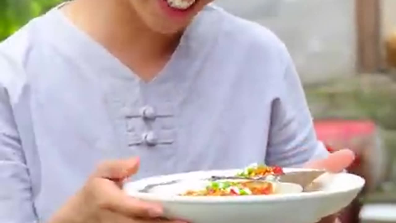 Do you think the plantain fried meat is delicious, or the beggar chicken_ _ Songsong and Ermaoπππ