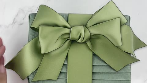 DIY Gift Wrapping - Wrapping A Gift With Ribbon Bow