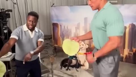 Funny Moment Kevin Hart's and The Rock try to Slap Challenge