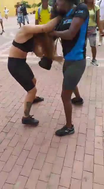 Enfrentamiento a golpes protagonizado por dos mujeres en el Centro Histórico