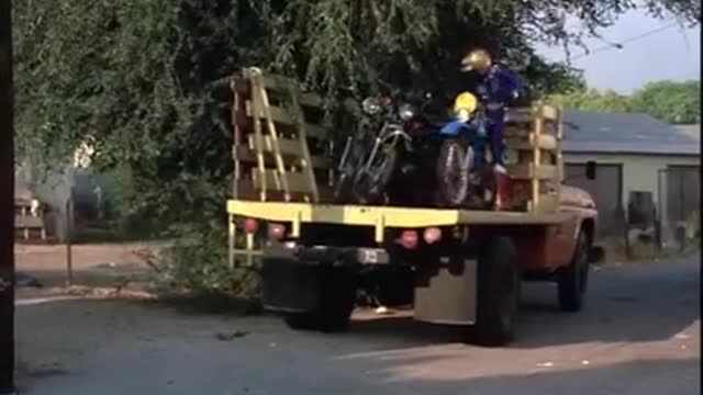 (Linda Carter) Wonder Woman riding a Yamaha IT 175 Enduro part 2