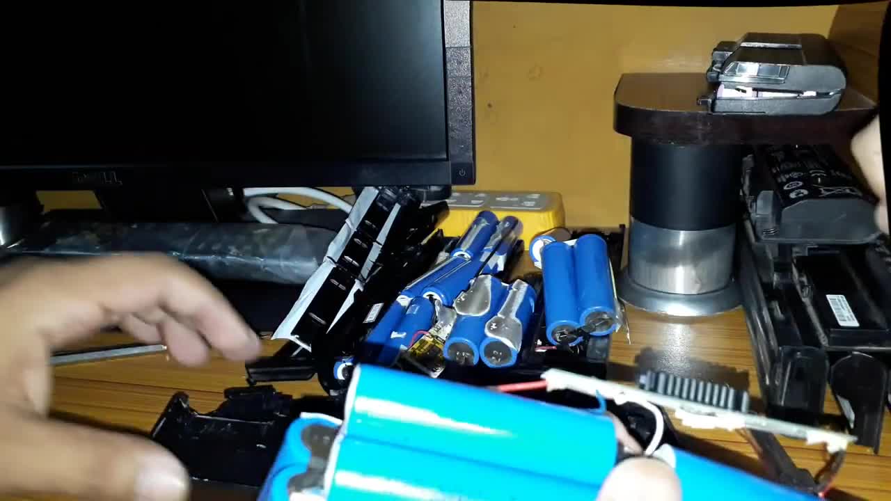 How to open dell laptop battery