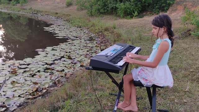 7 year old plays Skyrim Dragonborn Piano Music