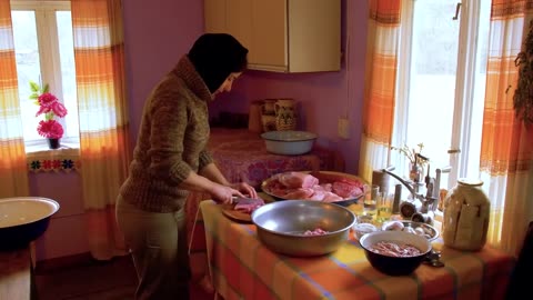 LIFE in the Mountains of Ukraine. How to cook homemade smoked sausage