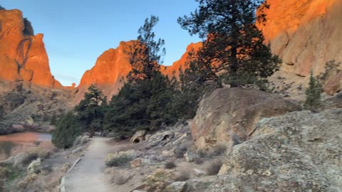 Orange Canyon Glow – Smith Rock State Park – Central Oregon – 4K