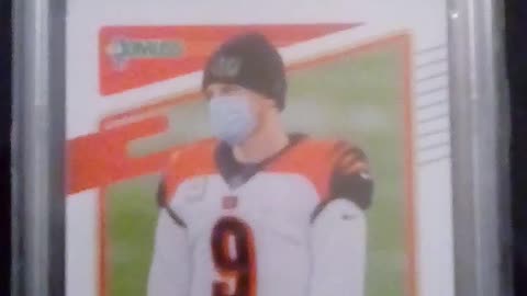 Joe Burrow take the mask off ok lol 2021 Donruss #211 No Helmet Mask Variation