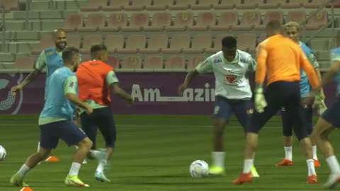 Neymar and Brazil train for the first time since arriving in Qatar