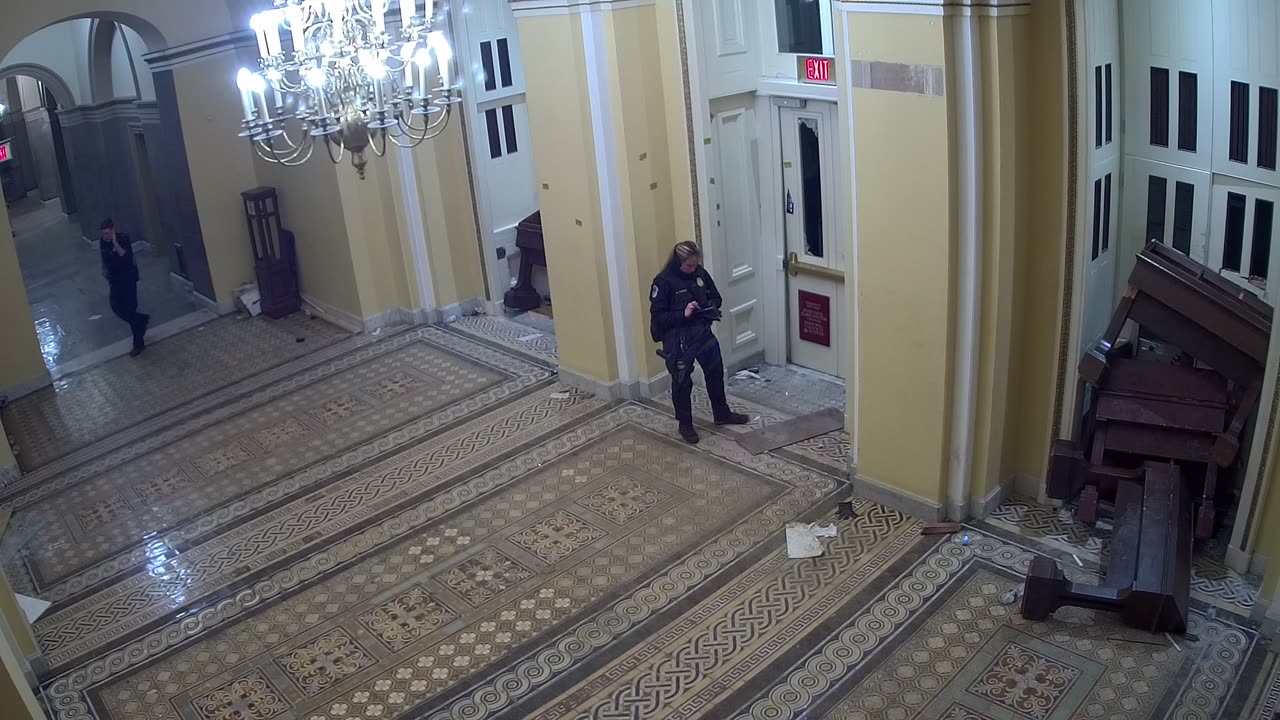 0102USCS01SenateWingDoornearS139_2021-01-06_17h58min58s417ms.mp4