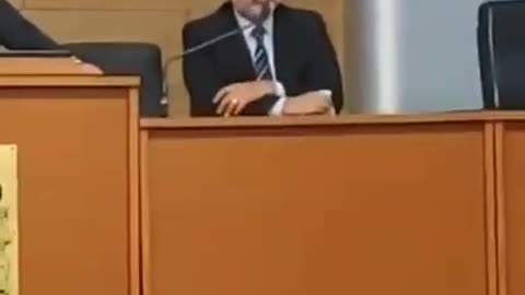 Dr. Alessandro Loiola Respondendo Questões na Câmara