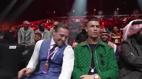 "WHO'S WINNING THIS ONE?!" | Conor McGregor chops it up with Ronaldo and compares watches ⌚😅