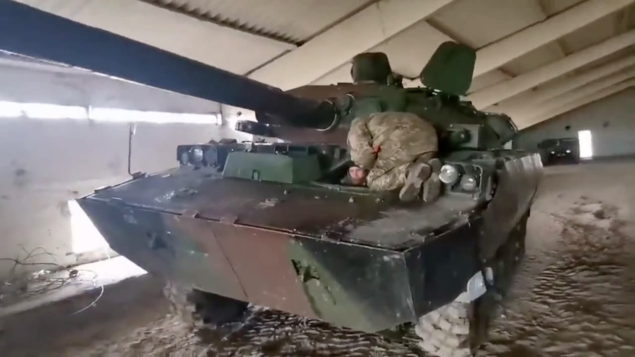 The first shots of the AMX-10RC wheeled tanks transferred by France directly in Ukraine.