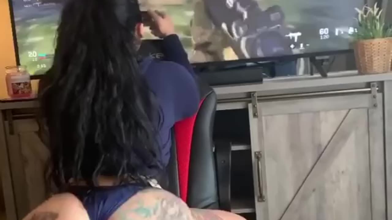 She loves Pound Town ❗️ Hot video gamer girl can do both