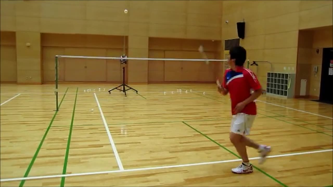 バックハンドからの打ち分け練習 Badminton backhand stroke. 要在肩膀預備畜力