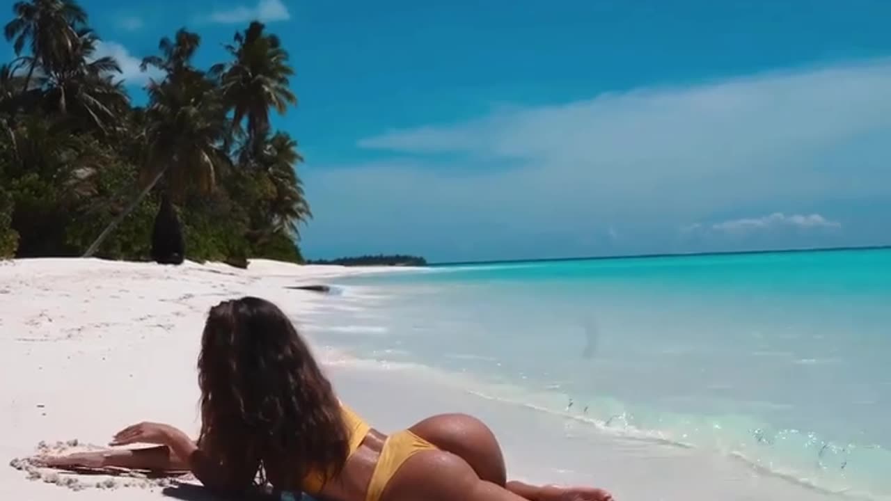 Beautiful beach brazilian babe 🇧🇷