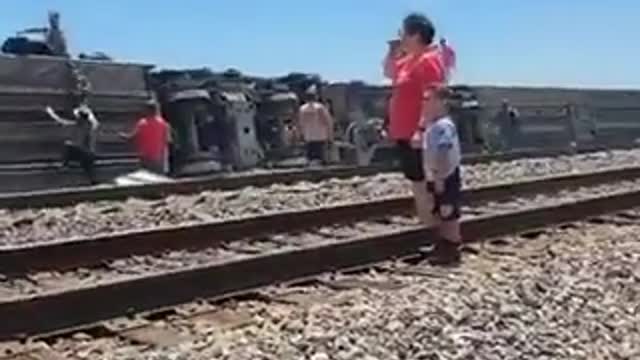 Amtrak passenger train derails near Mendon, Missouri