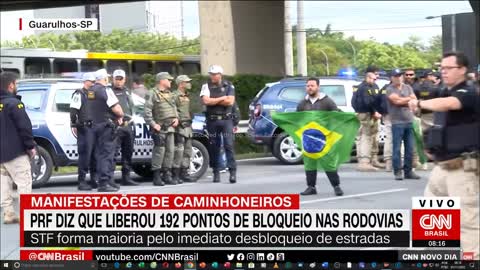 PRF FAZ VISTA GROSSA NO CUMPRIMENTO DA LEI PARA DESBLOQUEIO DAS RODOVIAS