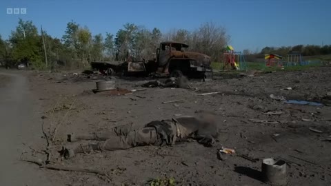 Frontline fighting in Ukraine as government forces advance in Donbas - BBC News