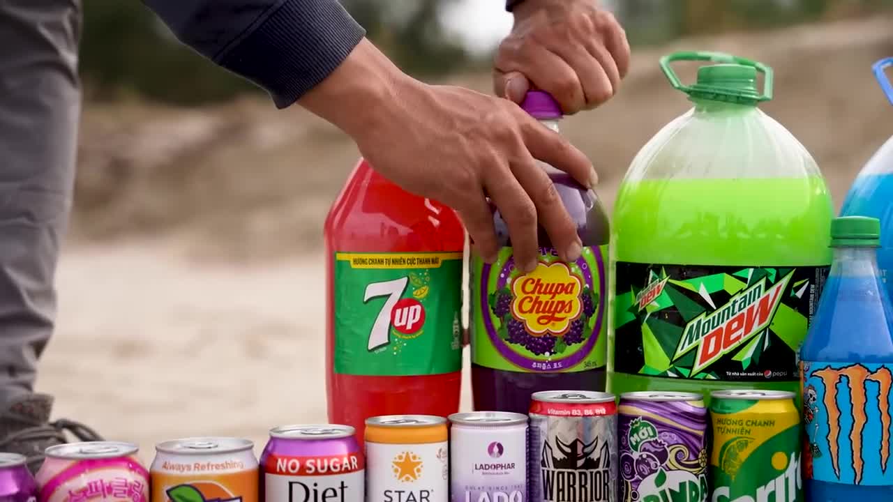 Giant Coca Cola & Big Monster,Chupa Chups, Mtn Dew, Fanta, Mirinda and Mentos soda mix Underground6