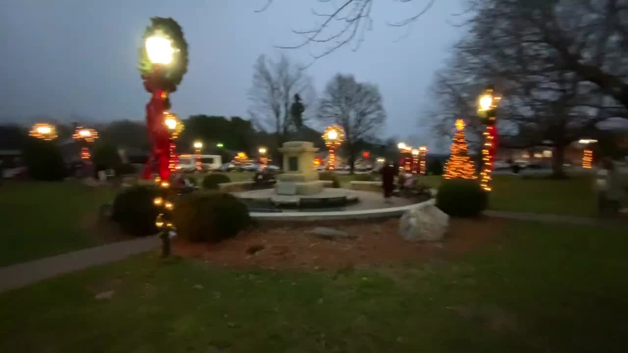 12/9/22 NW NC Burnsville North Carolina 🌲 Annual Christmas tree lighting before 🌲