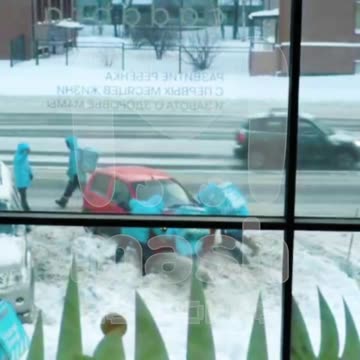 Just lift the little toy car already 😊