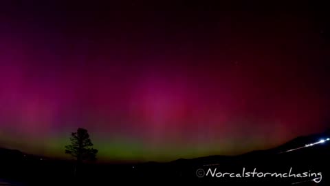 Incredible Timelapse of dancing Aurora over Mt Shasta/Weed, California last night