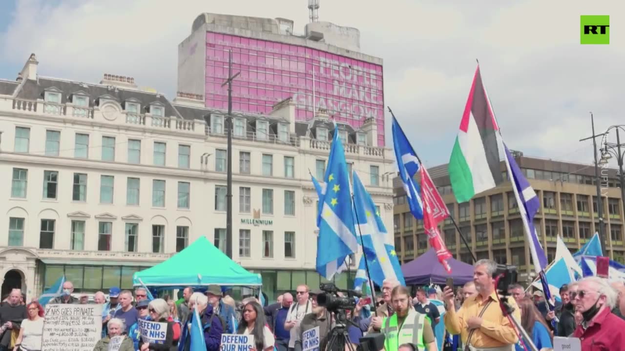 Hundreds filled central Glasgow to join a march for the independence of Scotland