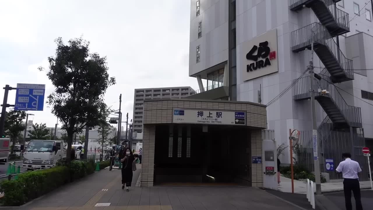 Living Alone in Japan 🍰 what i eat, 7-eleven food, conveyer belt sushi & cake vending machine japan