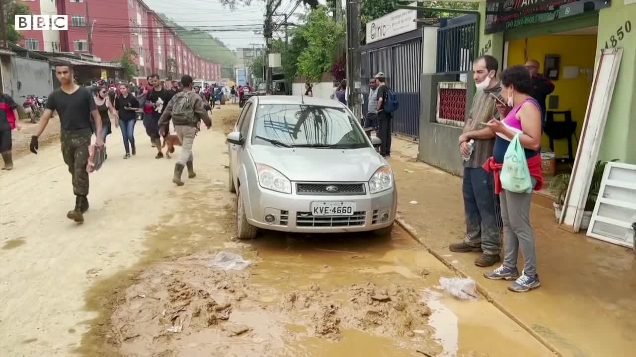 Deadly landslides wreak havoc in Petrópolis, Brazil - BBC News