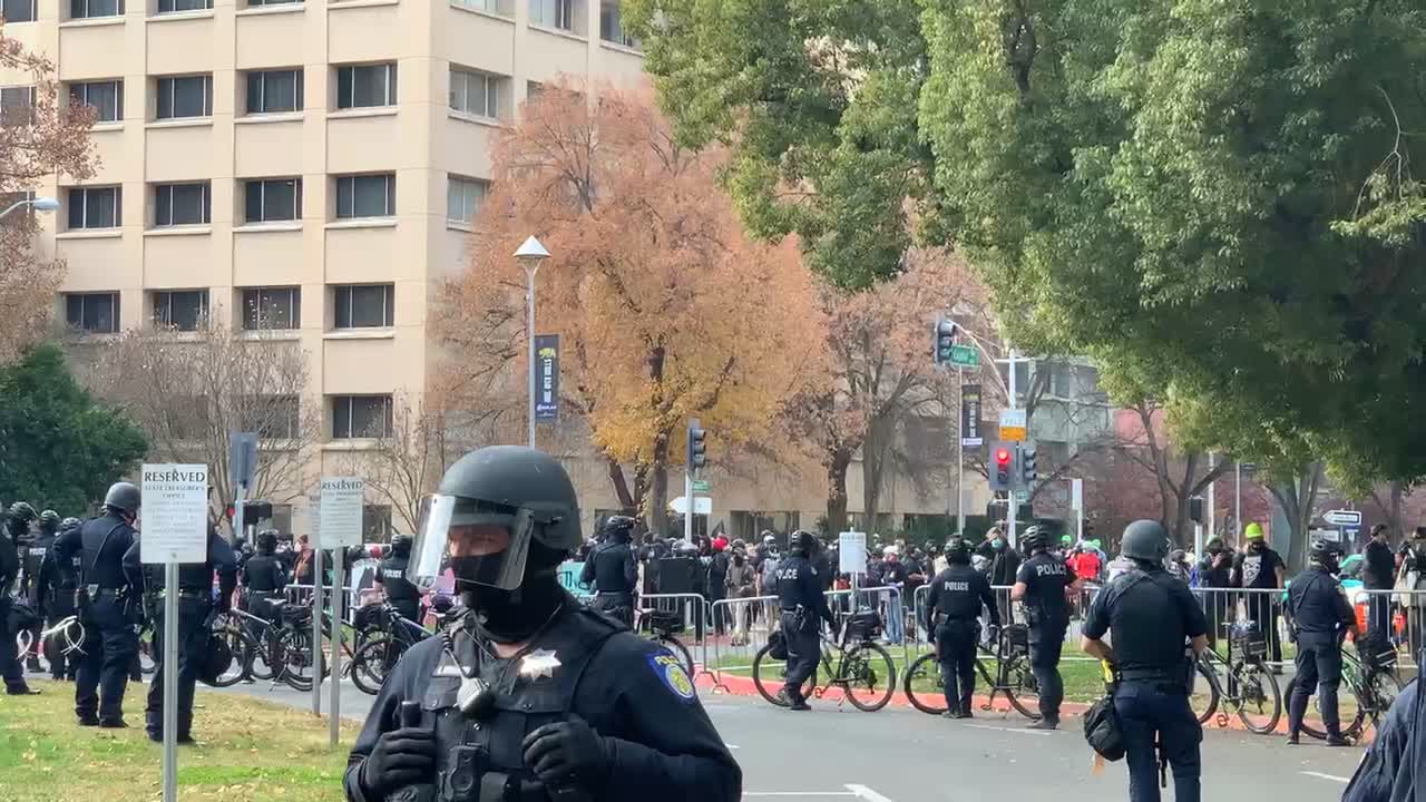 Antifa attacks patriots and police in Sacramento Ca