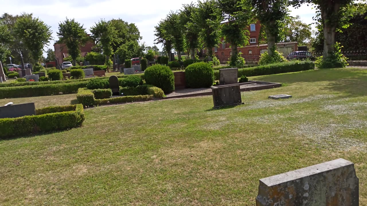 Löderups kyrkogård 2 Aug. 2022