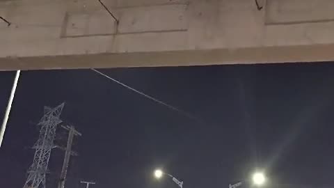 mujer se lance desde un puente