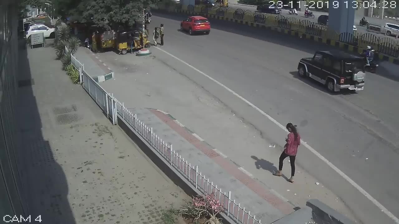 Security cam Car accident Caught CCTV