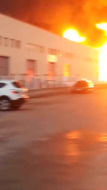 Desalojan a 250 personas por el incendio de Montornès (Barcelona) (3)