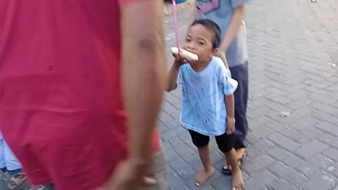 children's competition to eat crackers